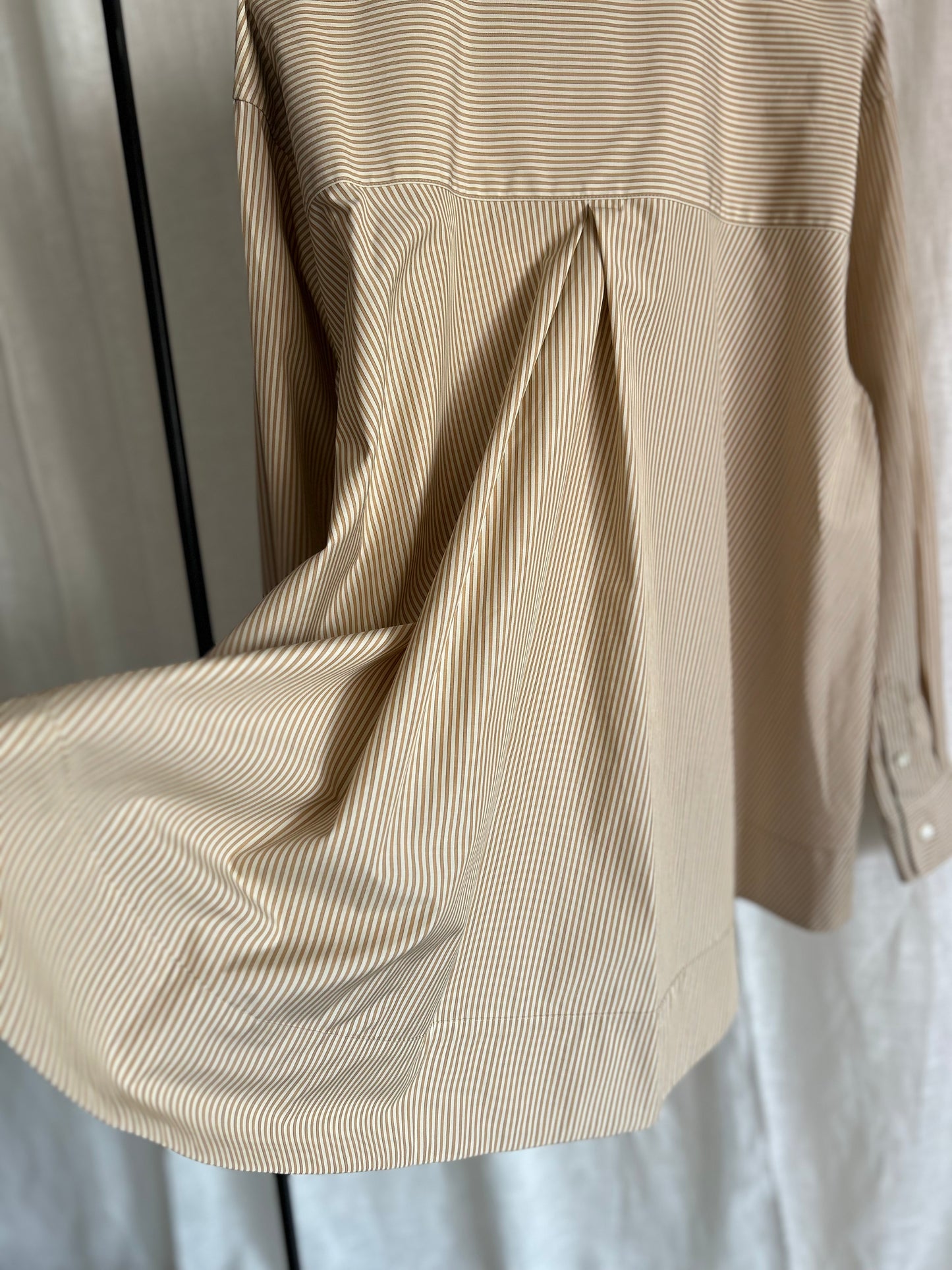 25AW バックフレアシャツ
