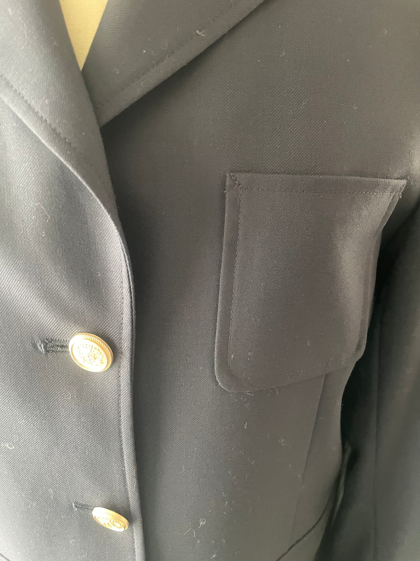 3つボタンブレザー