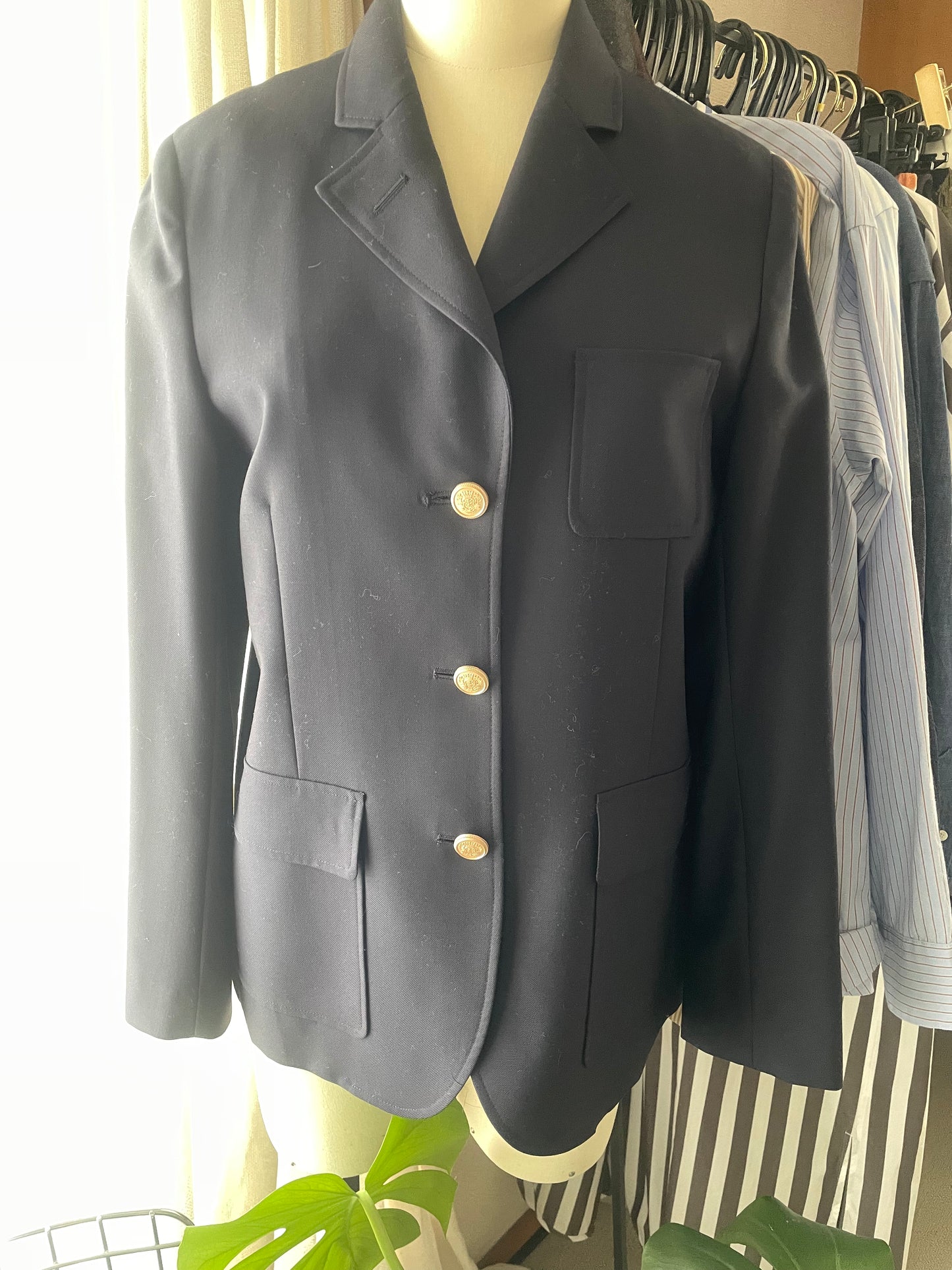 3つボタンブレザー