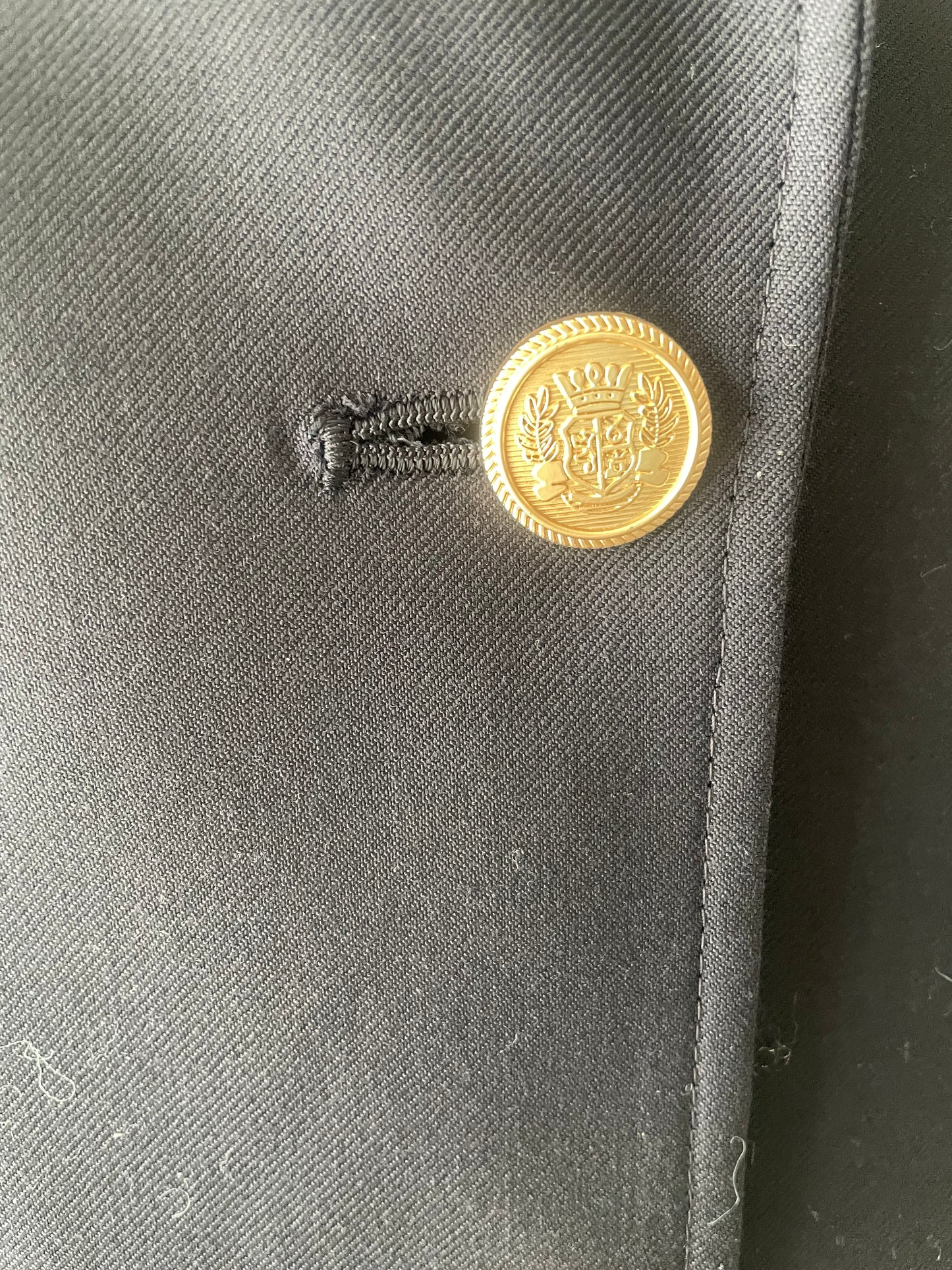 3つボタンブレザー