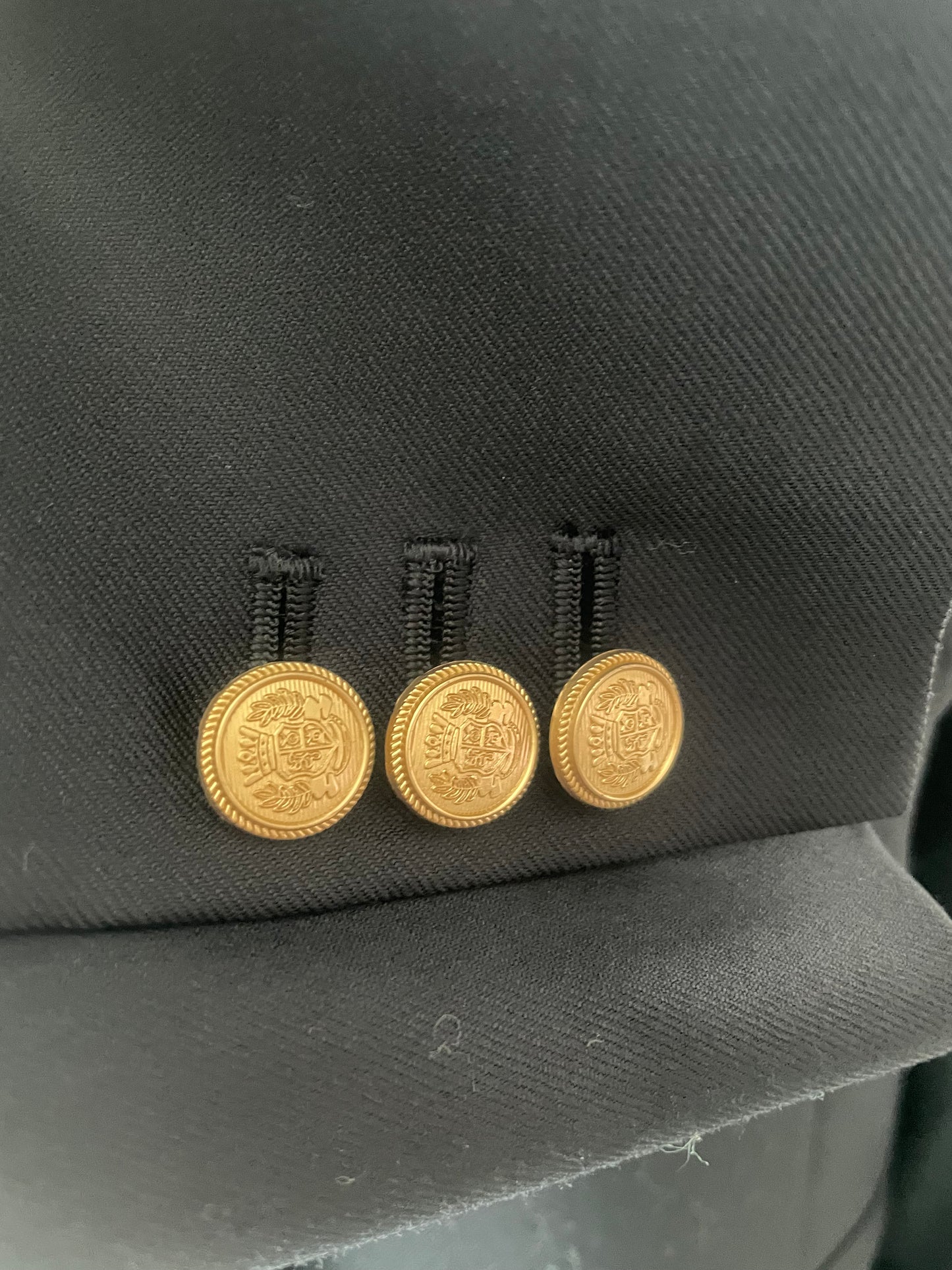 3つボタンブレザー