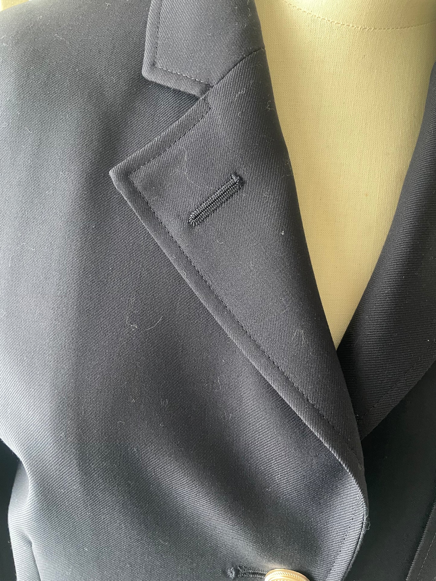 3つボタンブレザー