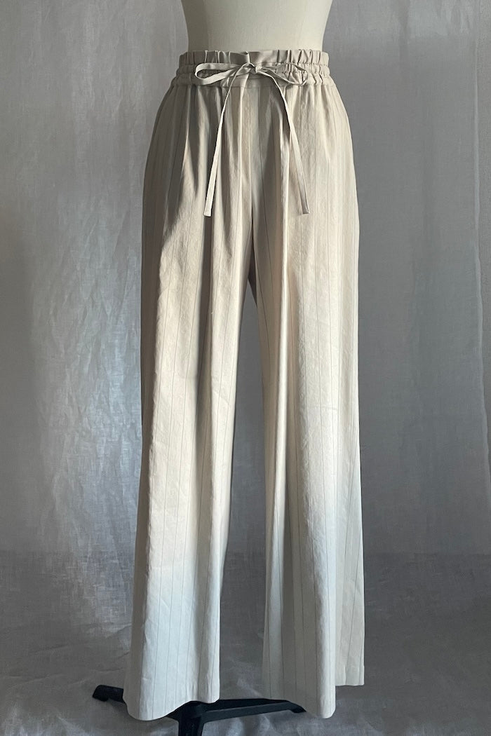 Wide sleeves line pants